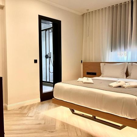 Triple A - Chic & Elegant By The Market - Free Parking! Афины Экстерьер фото