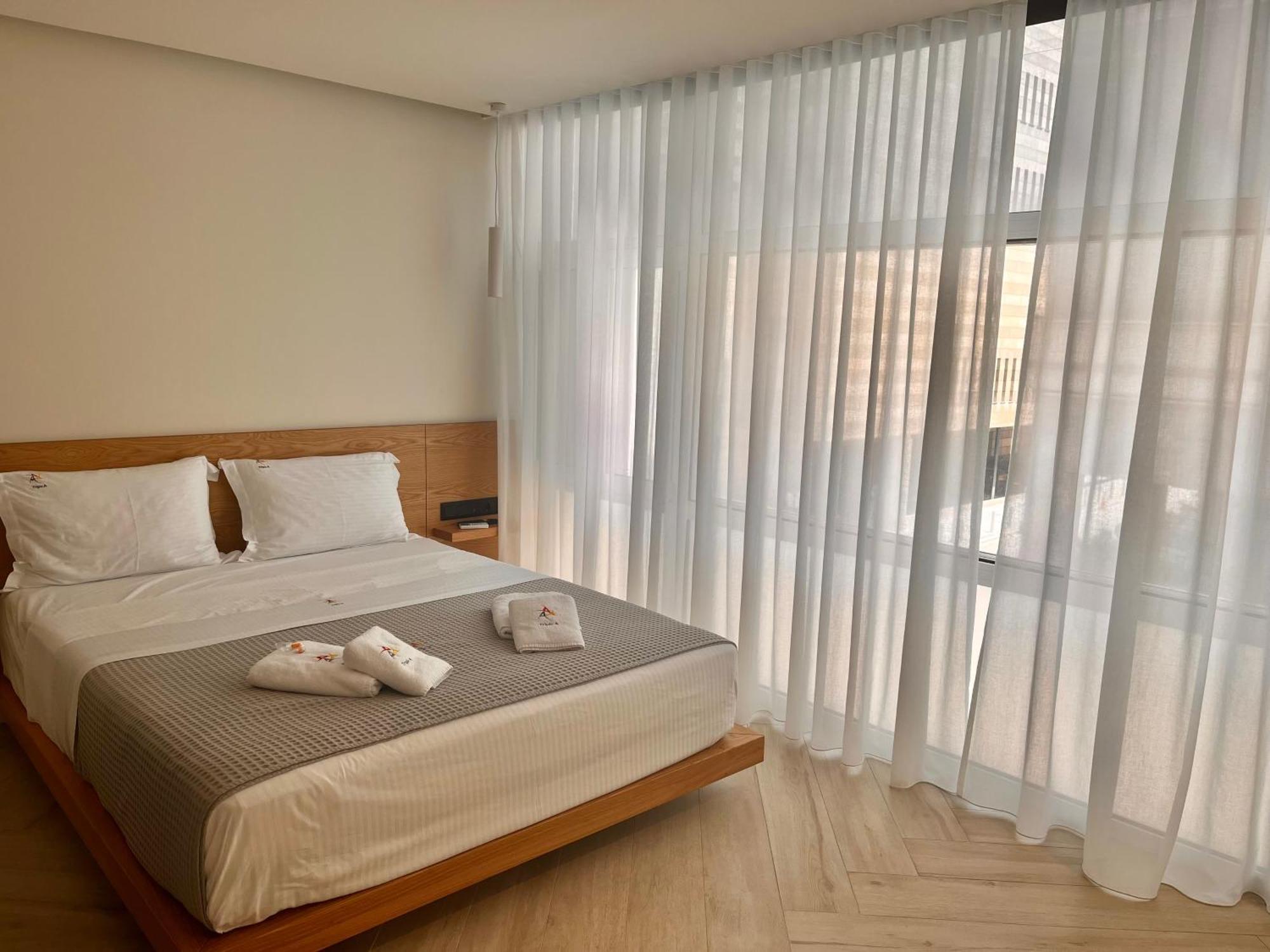 Triple A - Chic & Elegant By The Market - Free Parking! Афины Экстерьер фото