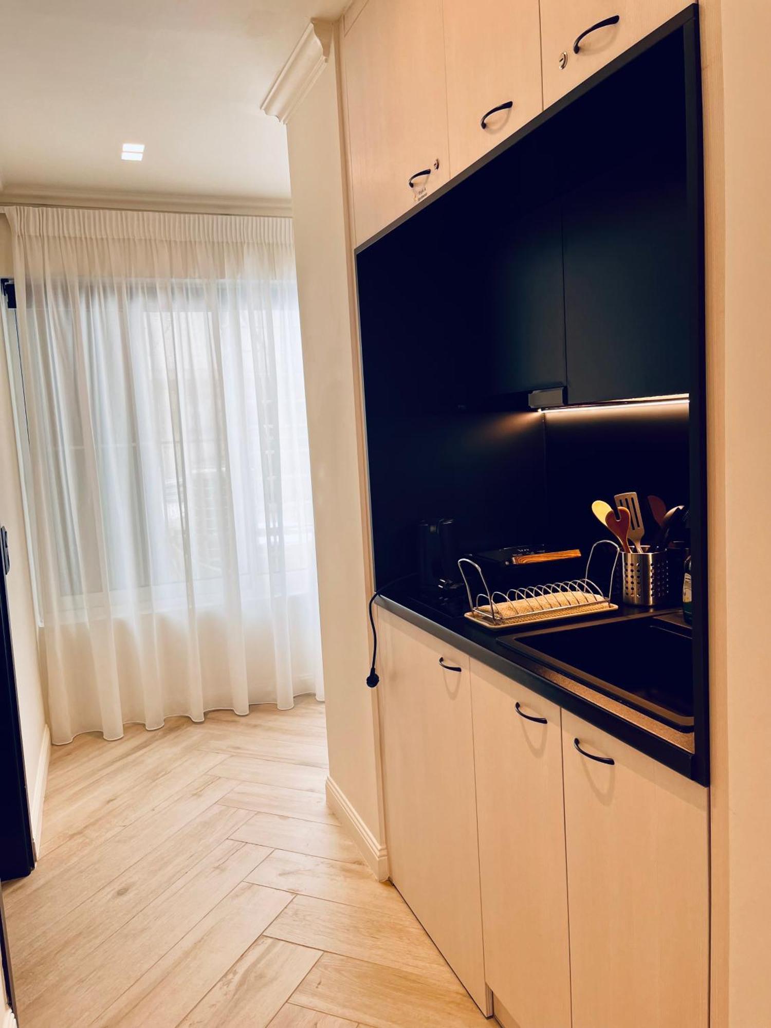 Triple A - Chic & Elegant By The Market - Free Parking! Афины Экстерьер фото