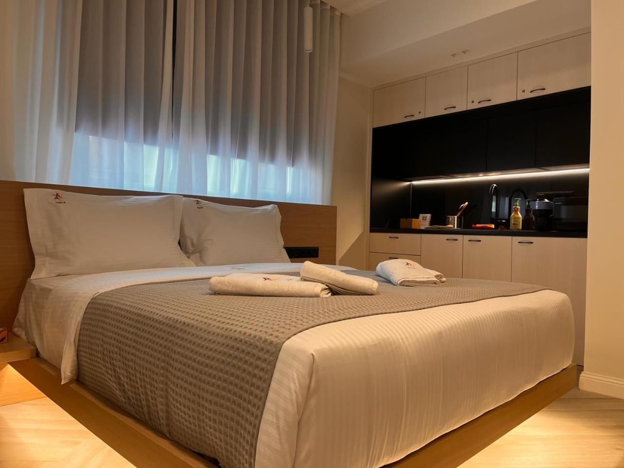 Triple A - Chic & Elegant By The Market - Free Parking! Афины Экстерьер фото
